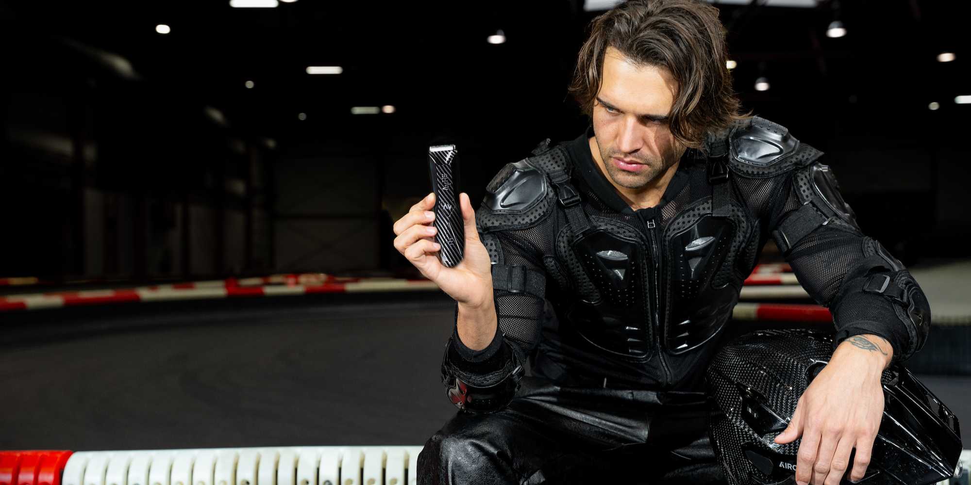 Dziewczyna z blenderem BlendyGo na plaży